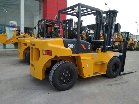 Quy trình tự thay nhớt xe nâng